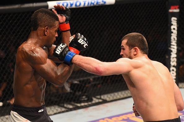Albert Tumenov venceu Lorenz Larkin por deciso dividida