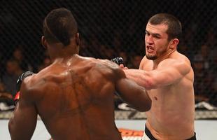 Albert Tumenov venceu Lorenz Larkin por deciso dividida