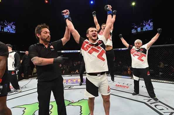 Albert Tumenov venceu Lorenz Larkin por deciso dividida