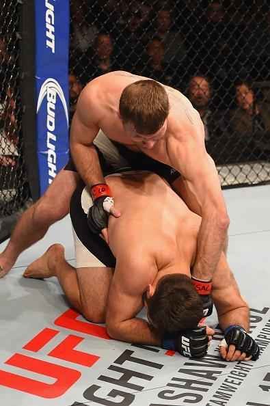 Stipe Miocic venceu Andrei Arlovski por nocaute tcnico no primeiro round
