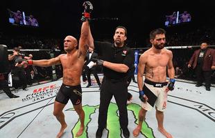 Robbie Lawler venceu Carlos Condit por deciso dividida e manteve o cinturo dos meio-mdios