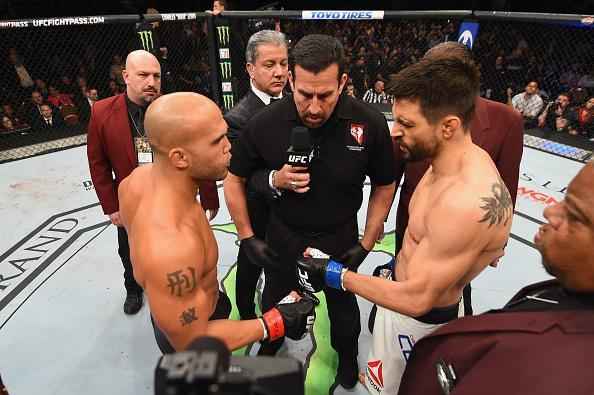 Imagens da guerra entre Robbie Lawler e Carlos Condit pelo cinturo dos meio-mdios, no UFC 195. Lawler levou a melhor depois de cinco round, por deciso dividida dos juzes 