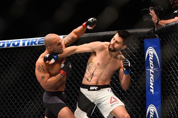 Imagens da guerra entre Robbie Lawler e Carlos Condit pelo cinturo dos meio-mdios, no UFC 195. Lawler levou a melhor depois de cinco round, por deciso dividida dos juzes 