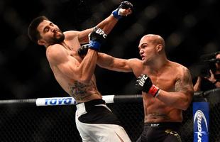 Imagens da guerra entre Robbie Lawler e Carlos Condit pelo cinturo dos meio-mdios, no UFC 195. Lawler levou a melhor depois de cinco round, por deciso dividida dos juzes 