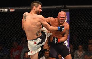 Imagens da guerra entre Robbie Lawler e Carlos Condit pelo cinturo dos meio-mdios, no UFC 195. Lawler levou a melhor depois de cinco round, por deciso dividida dos juzes 