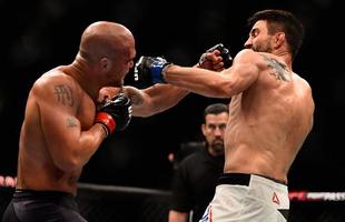 Imagens da guerra entre Robbie Lawler e Carlos Condit pelo cinturo dos meio-mdios, no UFC 195. Lawler levou a melhor depois de cinco round, por deciso dividida dos juzes 