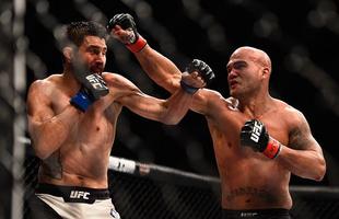 Imagens da guerra entre Robbie Lawler e Carlos Condit pelo cinturo dos meio-mdios, no UFC 195. Lawler levou a melhor depois de cinco round, por deciso dividida dos juzes 