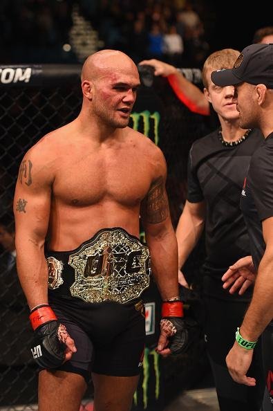 Imagens da guerra entre Robbie Lawler e Carlos Condit pelo cinturo dos meio-mdios, no UFC 195. Lawler levou a melhor depois de cinco round, por deciso dividida dos juzes 