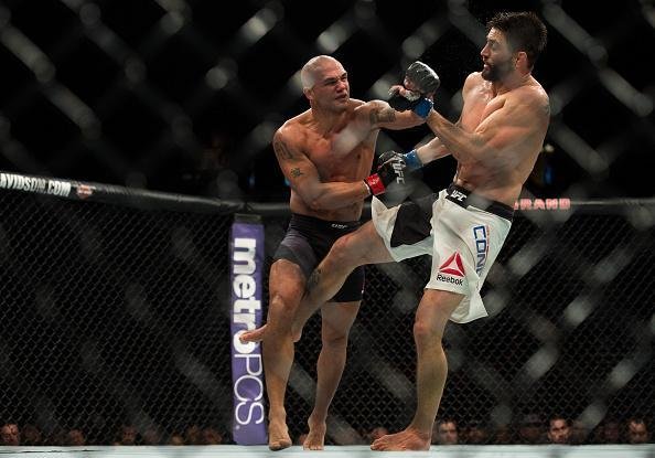 Imagens da guerra entre Robbie Lawler e Carlos Condit pelo cinturo dos meio-mdios, no UFC 195. Lawler levou a melhor depois de cinco round, por deciso dividida dos juzes 