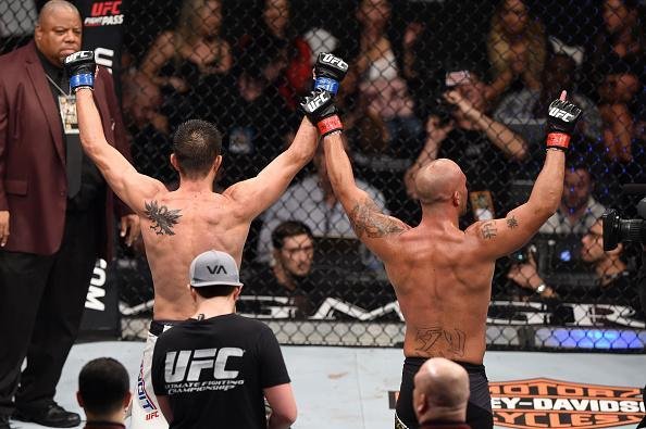 Imagens da guerra entre Robbie Lawler e Carlos Condit pelo cinturo dos meio-mdios, no UFC 195. Lawler levou a melhor depois de cinco round, por deciso dividida dos juzes 