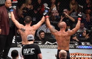 Imagens da guerra entre Robbie Lawler e Carlos Condit pelo cinturo dos meio-mdios, no UFC 195. Lawler levou a melhor depois de cinco round, por deciso dividida dos juzes 