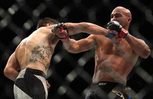 Imagens da guerra entre Robbie Lawler e Carlos Condit pelo cinturo dos meio-mdios, no UFC 195. Lawler levou a melhor depois de cinco round, por deciso dividida dos juzes 