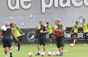 Na Cidade do Galo, atletas foram comandados por Diego Aguirre em primeiro treino do ano