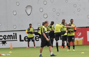 Na Cidade do Galo, atletas foram comandados por Diego Aguirre em primeiro treino do ano