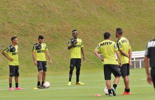 Na Cidade do Galo, atletas foram comandados por Diego Aguirre em primeiro treino do ano