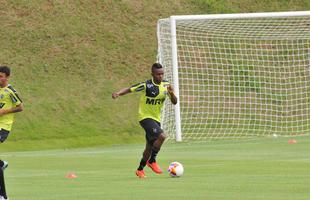 Na Cidade do Galo, atletas foram comandados por Diego Aguirre em primeiro treino do ano