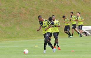 Na Cidade do Galo, atletas foram comandados por Diego Aguirre em primeiro treino do ano