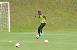 Na Cidade do Galo, atletas foram comandados por Diego Aguirre em primeiro treino do ano