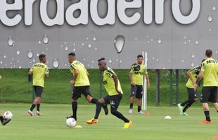 Na Cidade do Galo, atletas foram comandados por Diego Aguirre em primeiro treino do ano