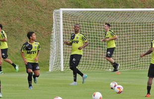 Na Cidade do Galo, atletas foram comandados por Diego Aguirre em primeiro treino do ano