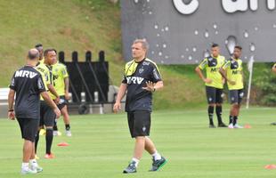 Na Cidade do Galo, atletas foram comandados por Diego Aguirre em primeiro treino do ano