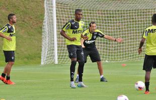 Na Cidade do Galo, atletas foram comandados por Diego Aguirre em primeiro treino do ano