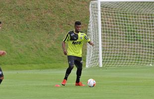 Na Cidade do Galo, atletas foram comandados por Diego Aguirre em primeiro treino do ano