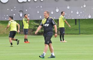 Na Cidade do Galo, atletas foram comandados por Diego Aguirre em primeiro treino do ano