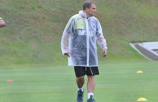 Na Cidade do Galo, atletas foram comandados por Diego Aguirre em primeiro treino do ano