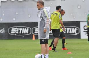 Na Cidade do Galo, atletas foram comandados por Diego Aguirre em primeiro treino do ano