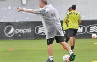 Na Cidade do Galo, atletas foram comandados por Diego Aguirre em primeiro treino do ano