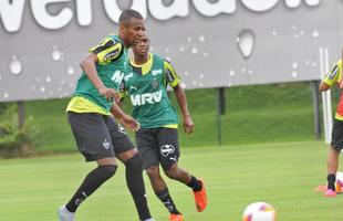 Na Cidade do Galo, atletas foram comandados por Diego Aguirre em primeiro treino do ano