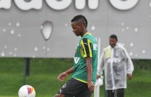 Na Cidade do Galo, atletas foram comandados por Diego Aguirre em primeiro treino do ano