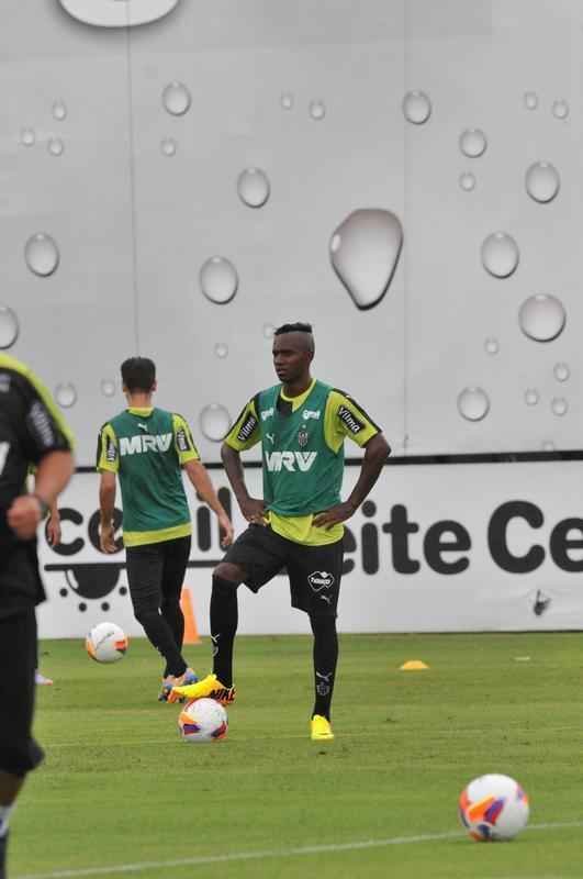 Na Cidade do Galo, atletas foram comandados por Diego Aguirre em primeiro treino do ano
