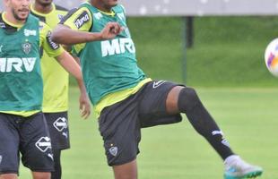 Na Cidade do Galo, atletas foram comandados por Diego Aguirre em primeiro treino do ano