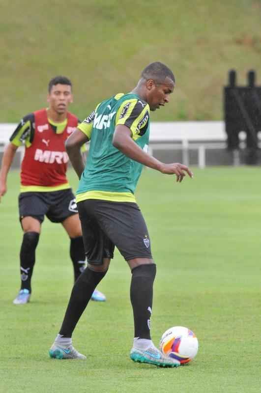Na Cidade do Galo, atletas foram comandados por Diego Aguirre em primeiro treino do ano