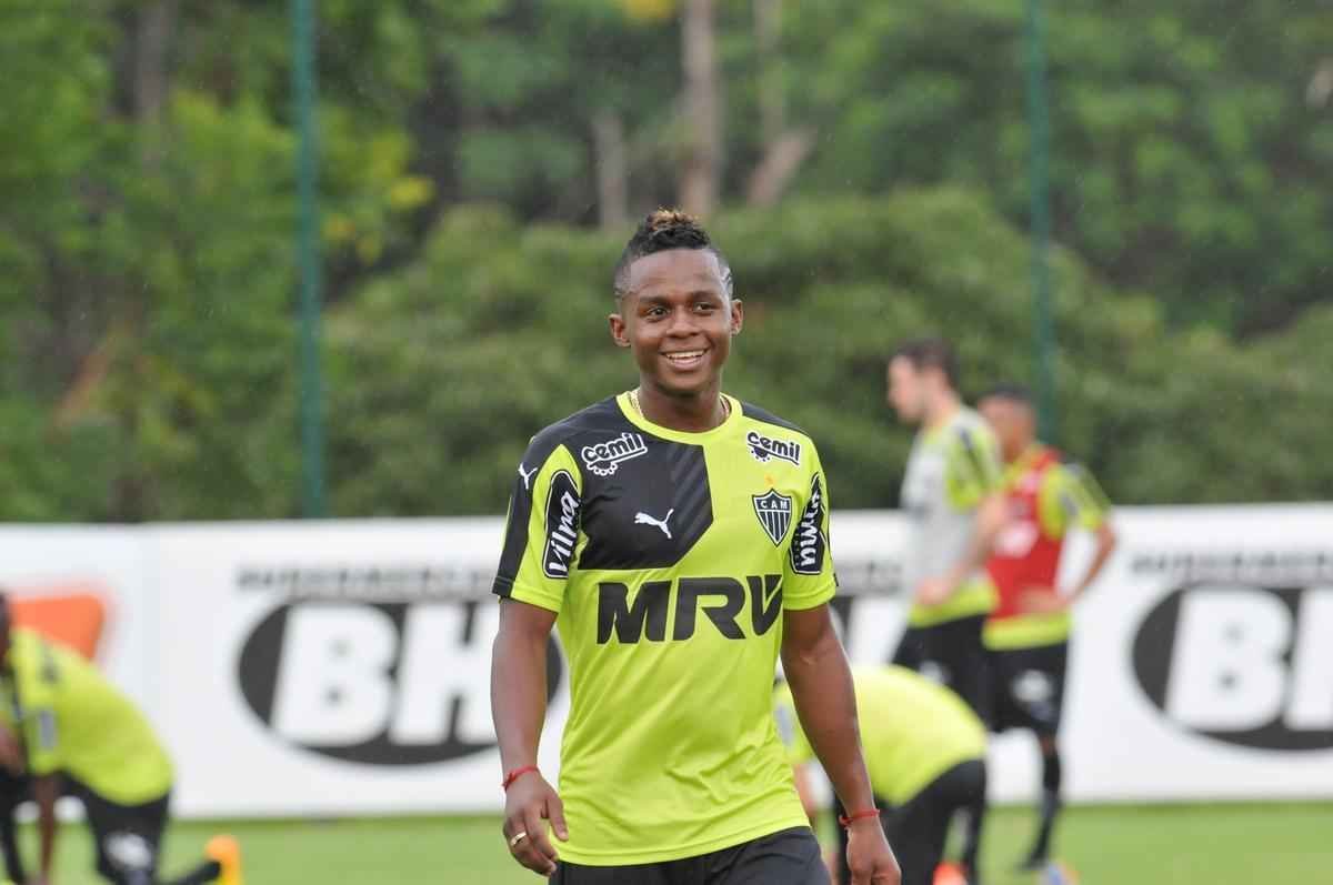 Na Cidade do Galo, atletas foram comandados por Diego Aguirre em primeiro treino do ano