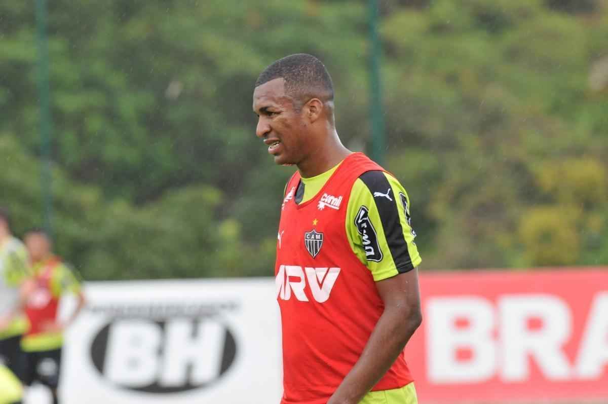 Na Cidade do Galo, atletas foram comandados por Diego Aguirre em primeiro treino do ano