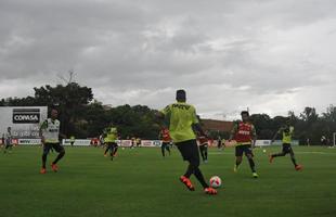 Na Cidade do Galo, atletas foram comandados por Diego Aguirre em primeiro treino do ano