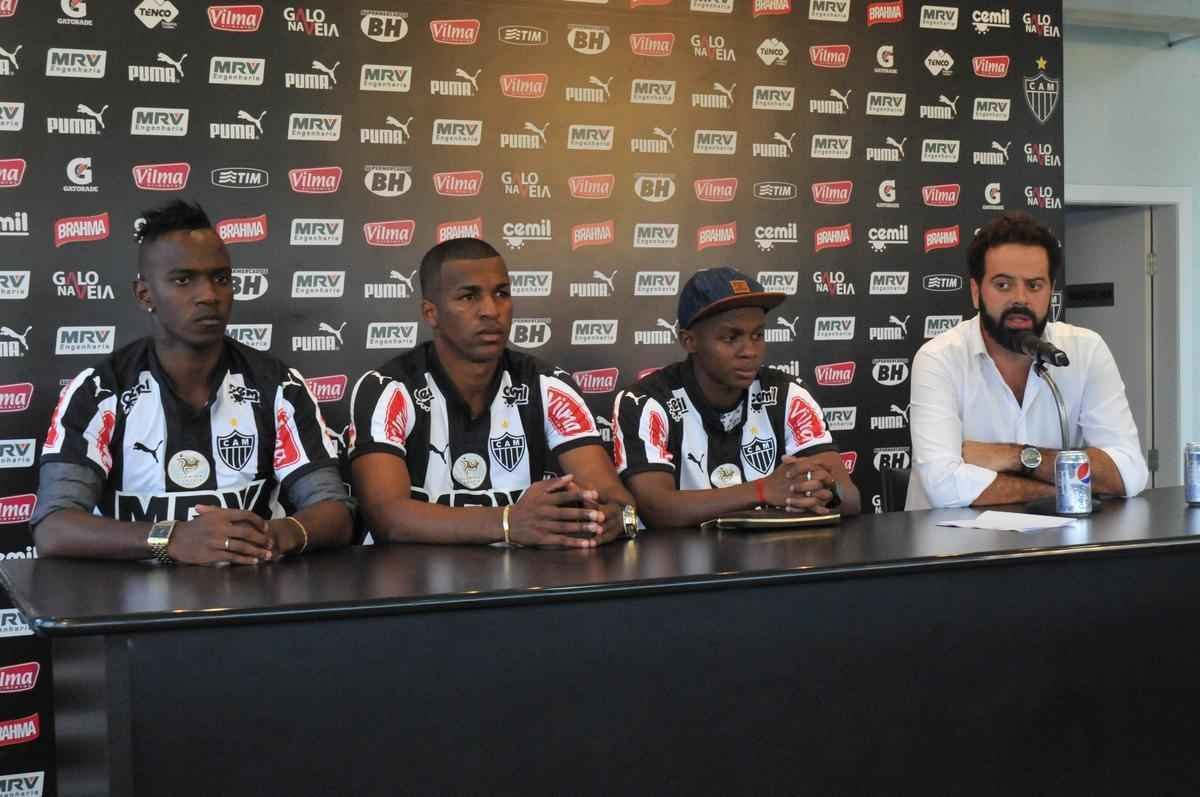 Veja imagens da apresentao de Hyuri, Erazo e Juan Cazares, novos reforos do Atltico