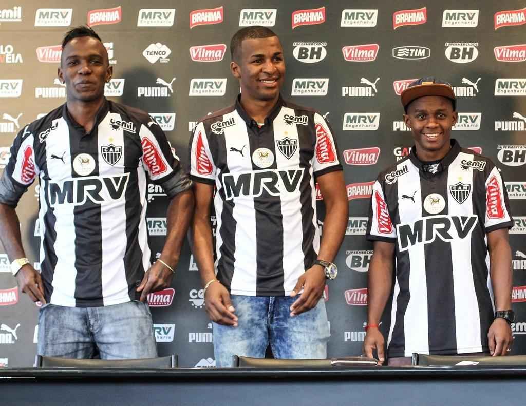 Veja imagens da apresentao de Hyuri, Erazo e Juan Cazares, novos reforos do Atltico