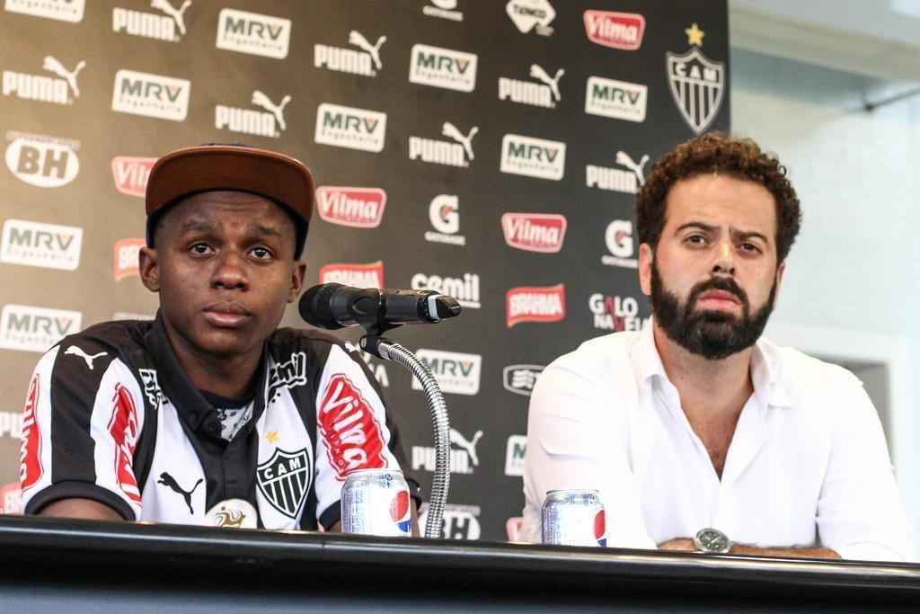 Veja imagens da apresentao de Hyuri, Erazo e Juan Cazares, novos reforos do Atltico