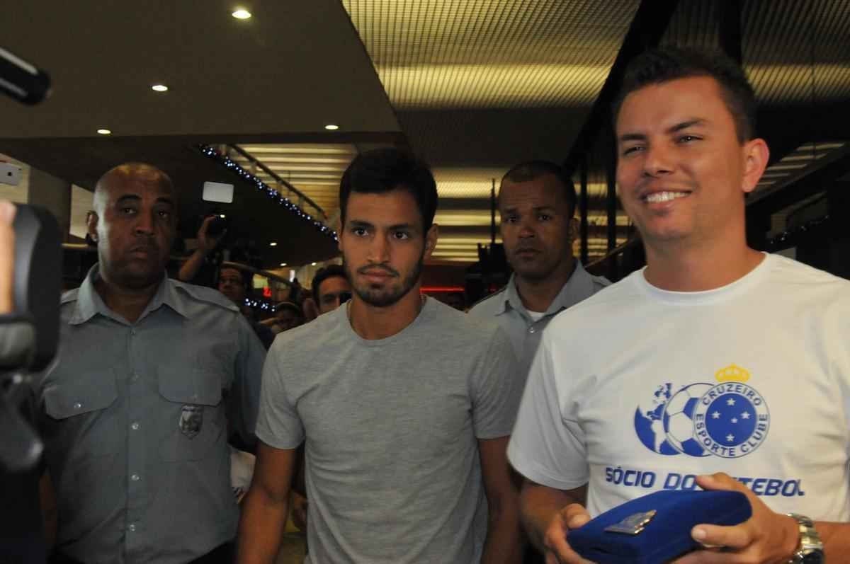 Meia argentino recebeu carto do programa scio do futebol e concedeu entrevista