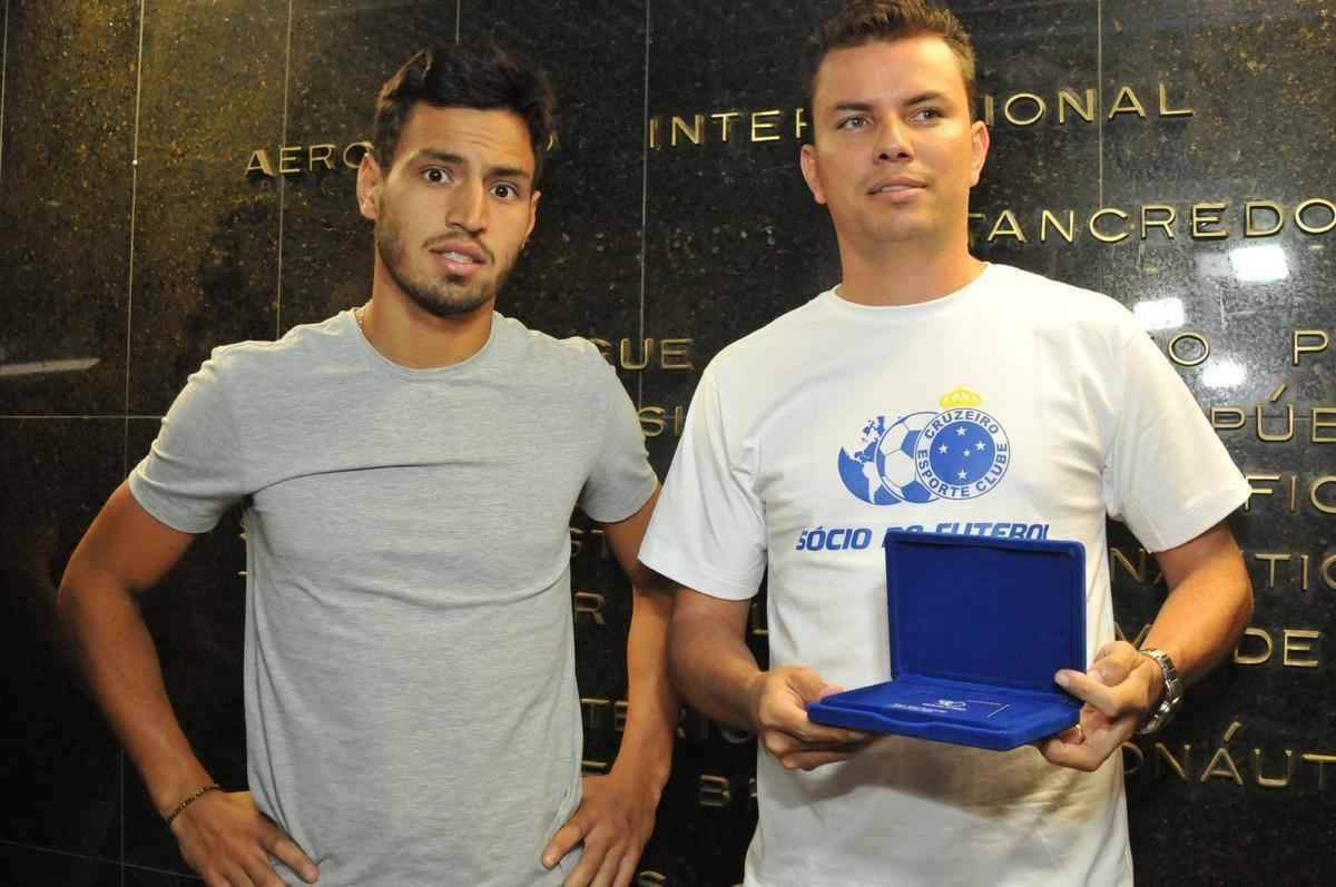 Meia argentino recebeu carto do programa scio do futebol e concedeu entrevista