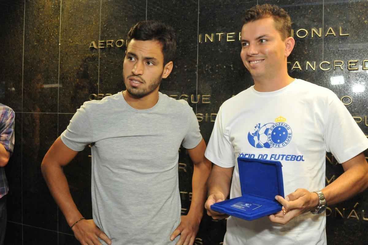 Meia argentino recebeu carto do programa scio do futebol e concedeu entrevista