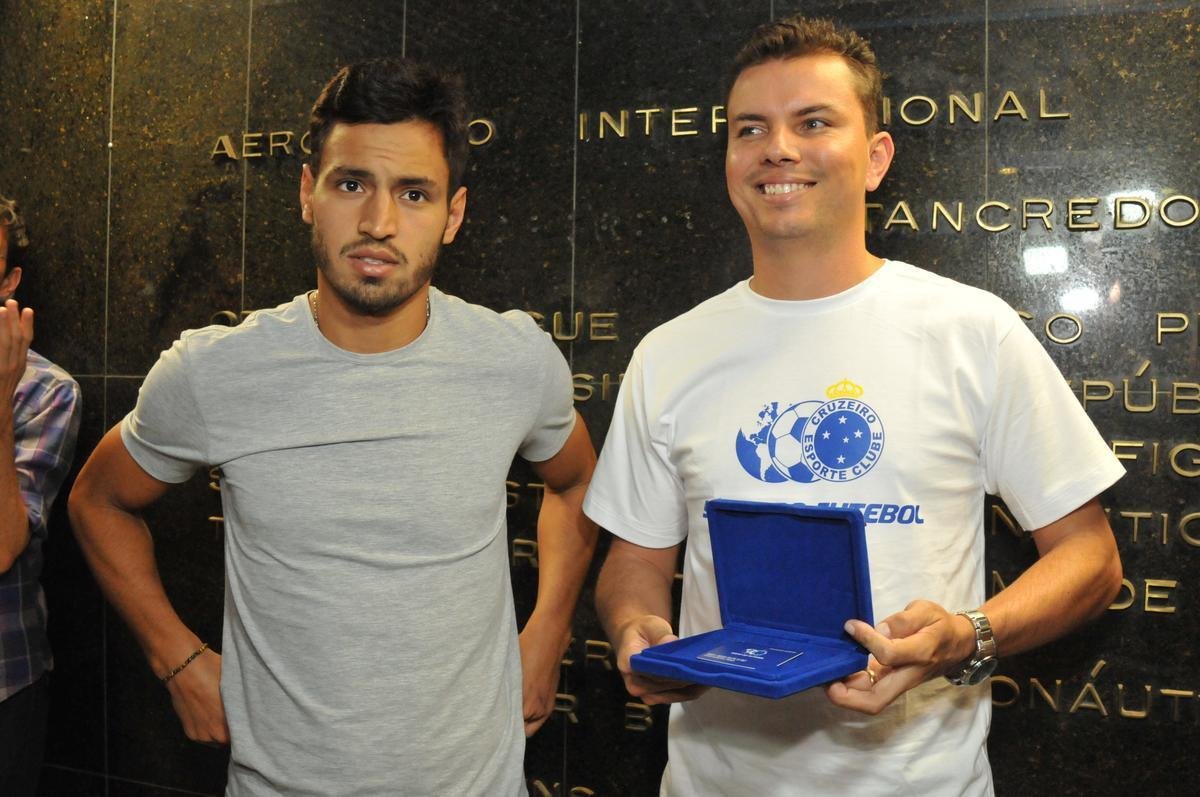 Meia argentino recebeu carto do programa scio do futebol e concedeu entrevista