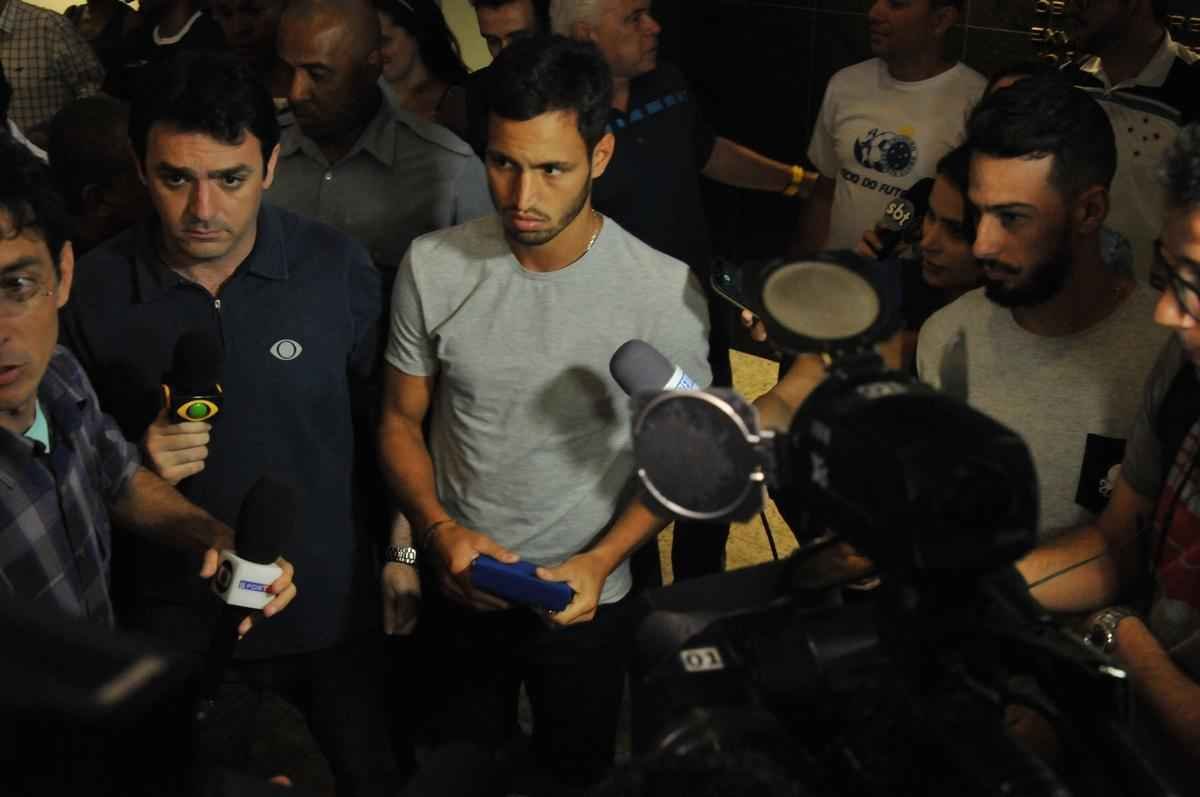 Meia argentino recebeu carto do programa scio do futebol e concedeu entrevista