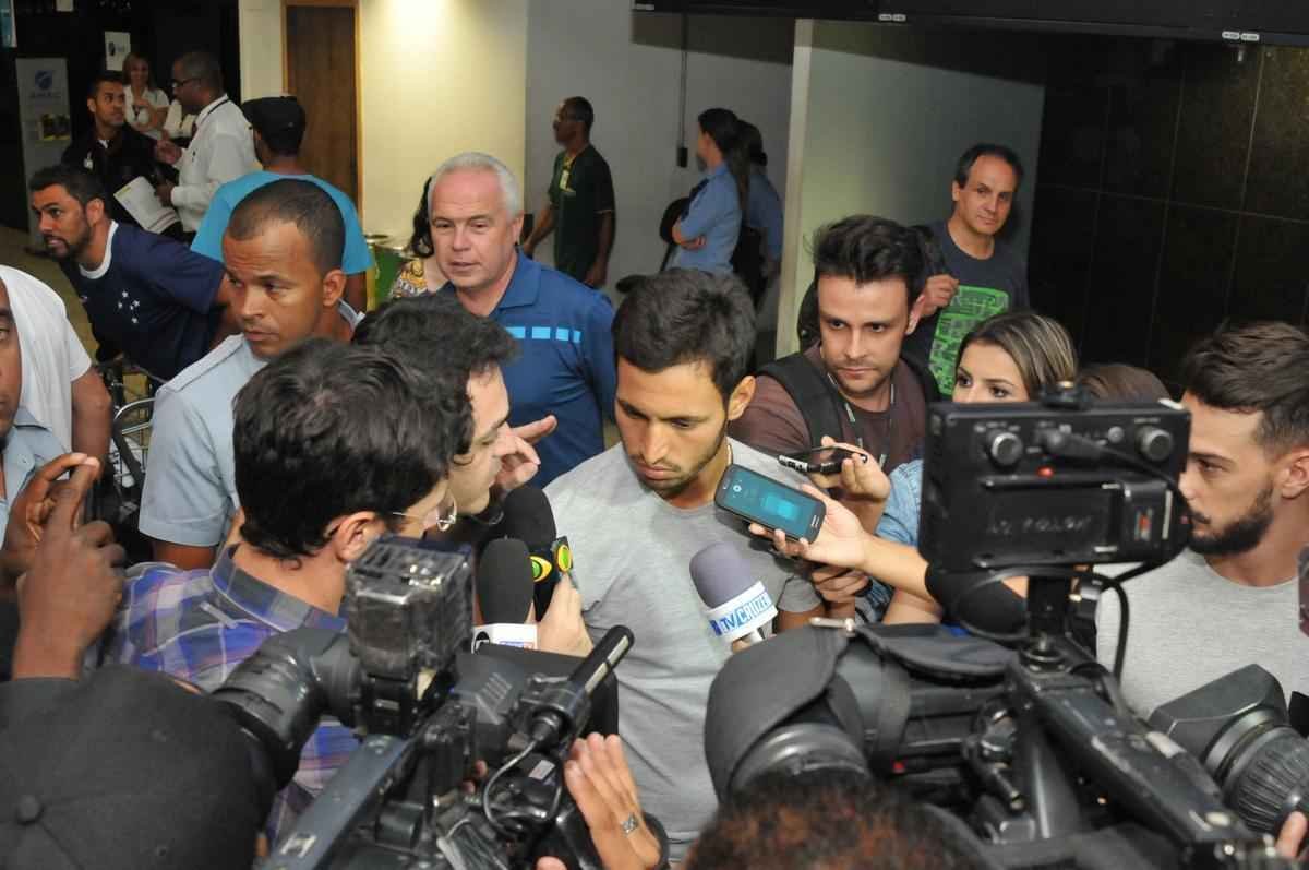 Meia argentino recebeu carto do programa scio do futebol e concedeu entrevista