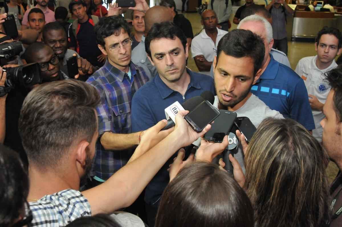 Meia argentino recebeu carto do programa scio do futebol e concedeu entrevista