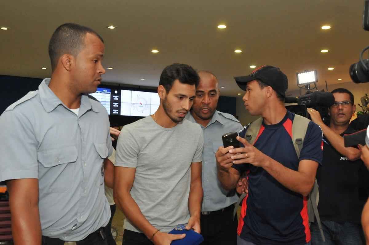 Meia argentino recebeu carto do programa scio do futebol e concedeu entrevista